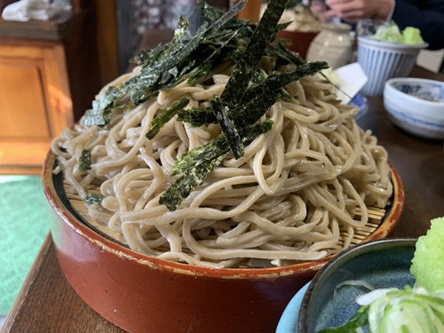 山盛りの蕎麦